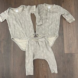 Lot of 3 Kate Quinn Bodysuits Pants 6-12 Months Baby Bamboo Blend Henley Trees
